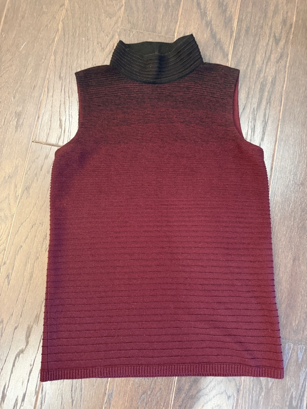 Lafayette 148 New York Black and Burgundy Sleeveless Knit Sweater